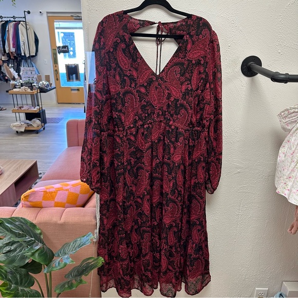 Torrid black and red paisley chiffon dress - Picture 4 of 10